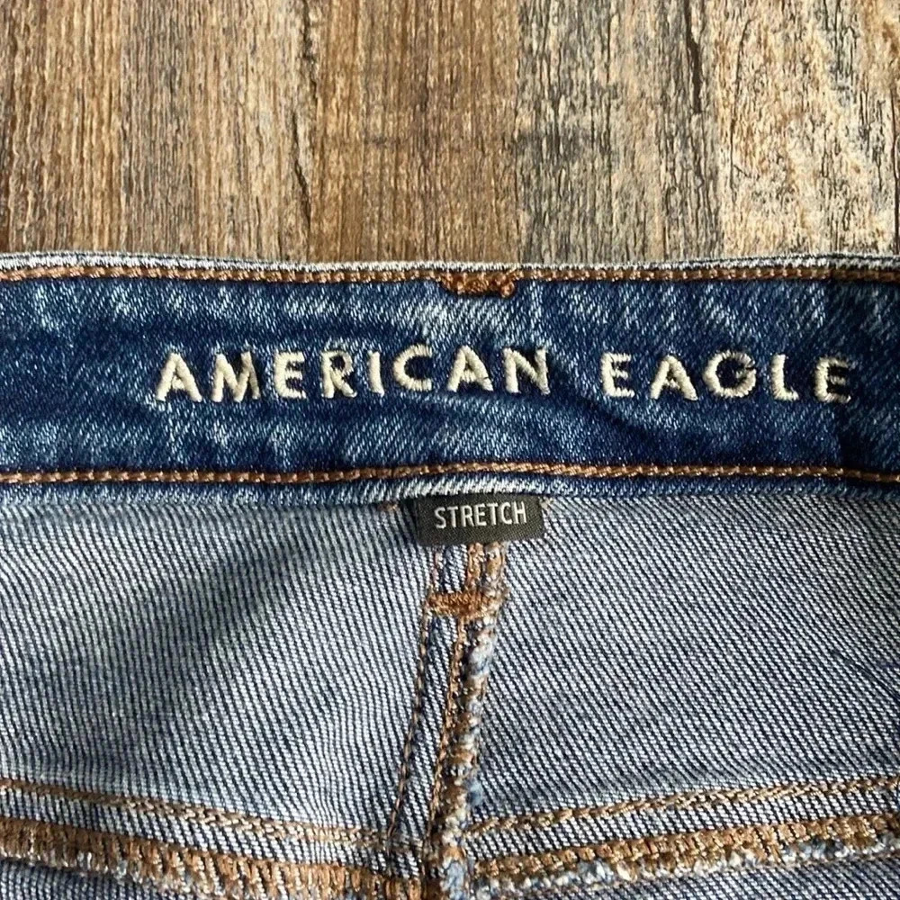 American Eagle |  Highest Rise Mom Jeans - Picture 3 of 7